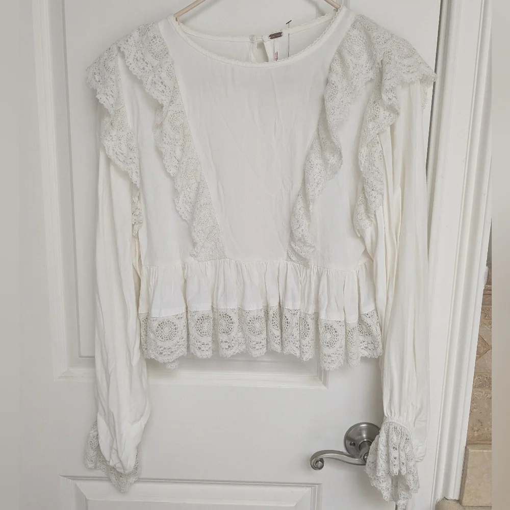 NWT Free People Lace Ruffle Top - size XS